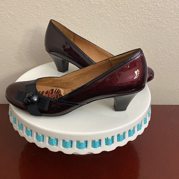 👠👠Sofft Maroon Patent Side Buttons & Bows Leather Heels Pumps!! Almost new!! - Picture 5 of 10